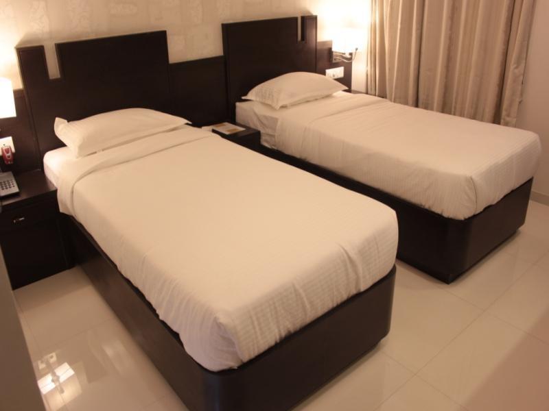 Hotel Magnum Inn Junagadh Esterno foto