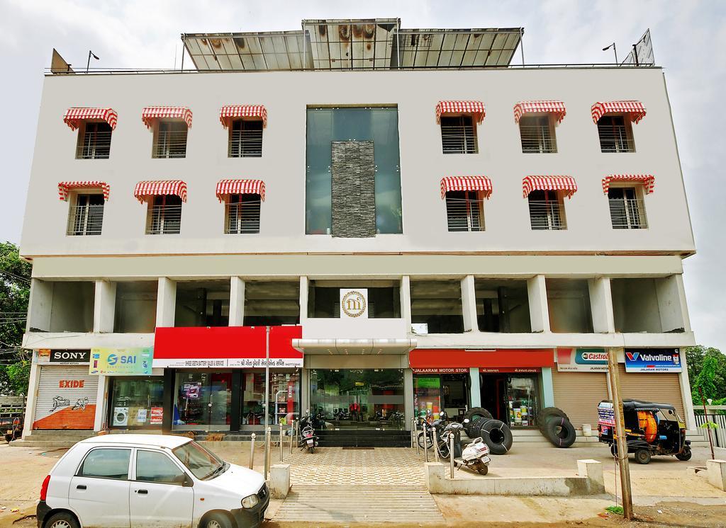 Hotel Magnum Inn Junagadh Esterno foto