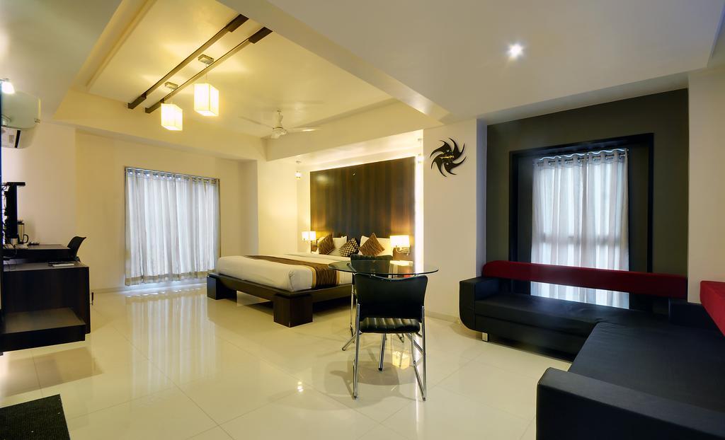 Hotel Magnum Inn Junagadh Esterno foto