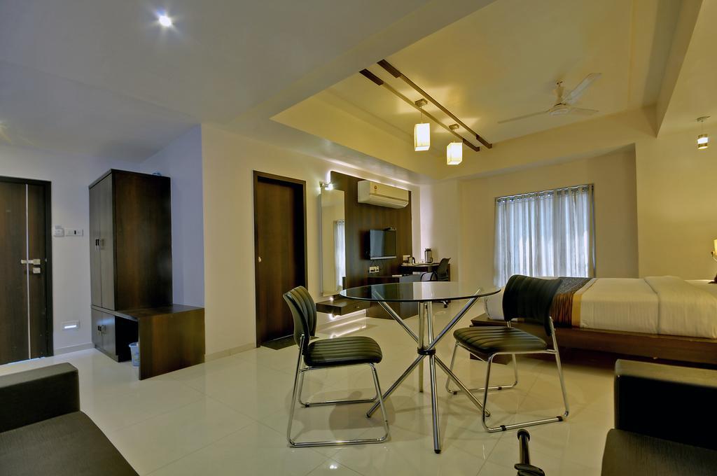 Hotel Magnum Inn Junagadh Esterno foto