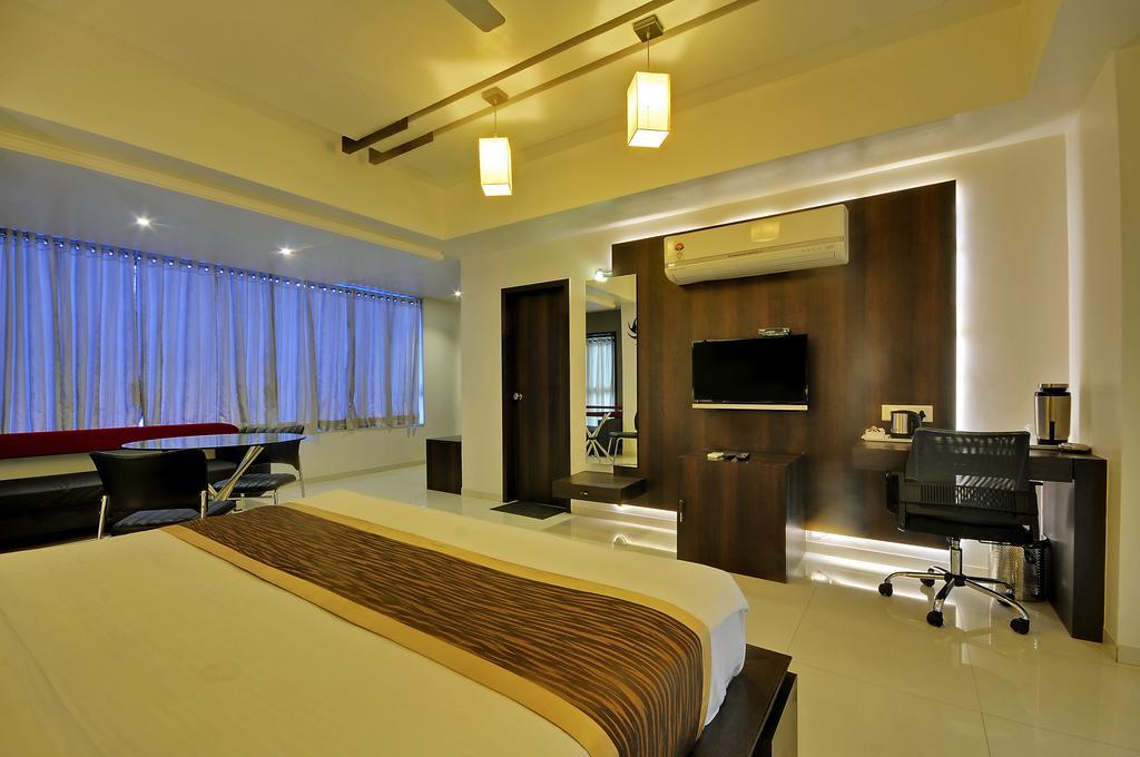 Hotel Magnum Inn Junagadh Esterno foto