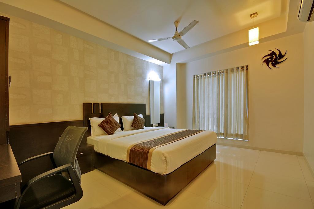 Hotel Magnum Inn Junagadh Esterno foto