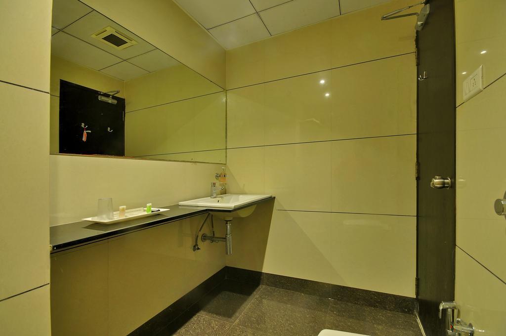 Hotel Magnum Inn Junagadh Esterno foto