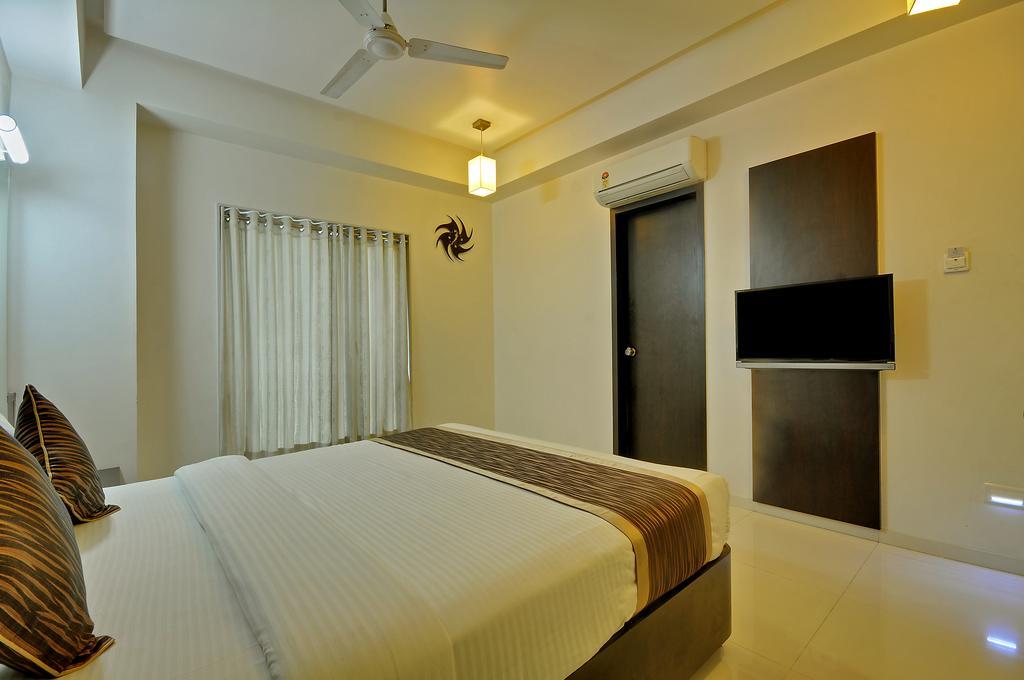 Hotel Magnum Inn Junagadh Esterno foto