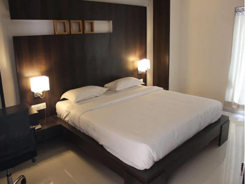 Hotel Magnum Inn Junagadh Esterno foto