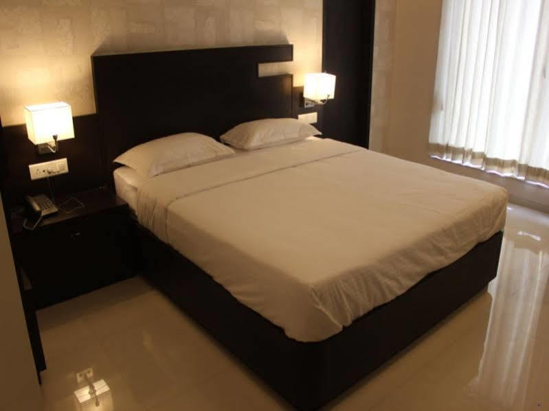 Hotel Magnum Inn Junagadh Esterno foto