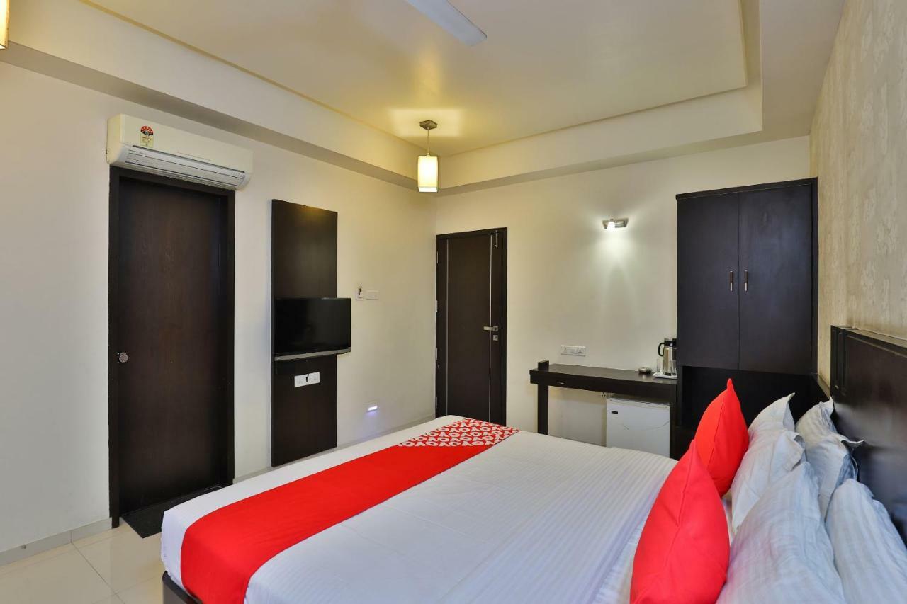 Hotel Magnum Inn Junagadh Esterno foto