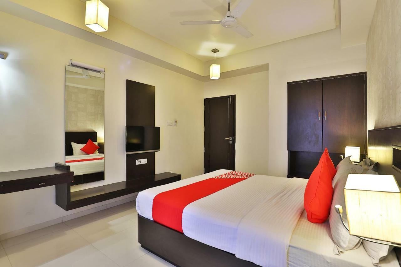 Hotel Magnum Inn Junagadh Esterno foto