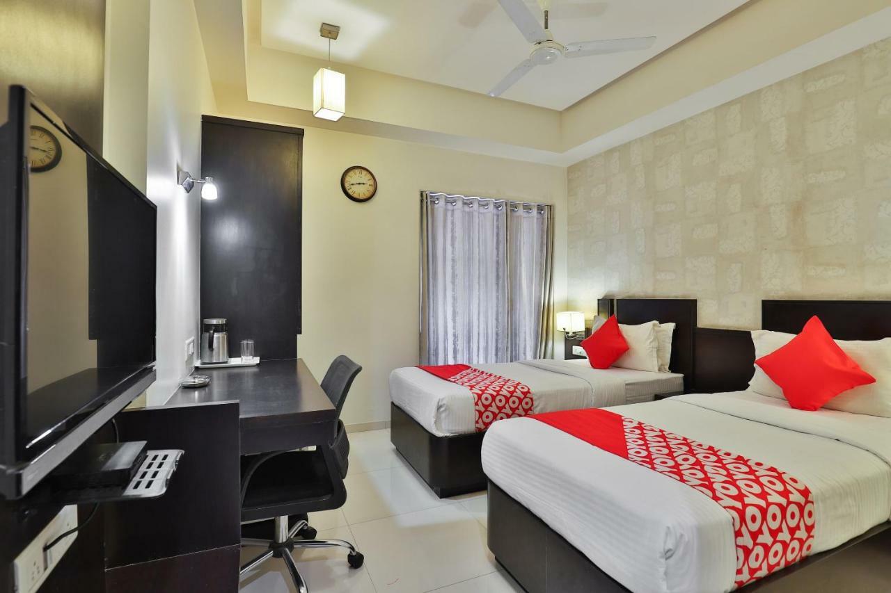 Hotel Magnum Inn Junagadh Esterno foto