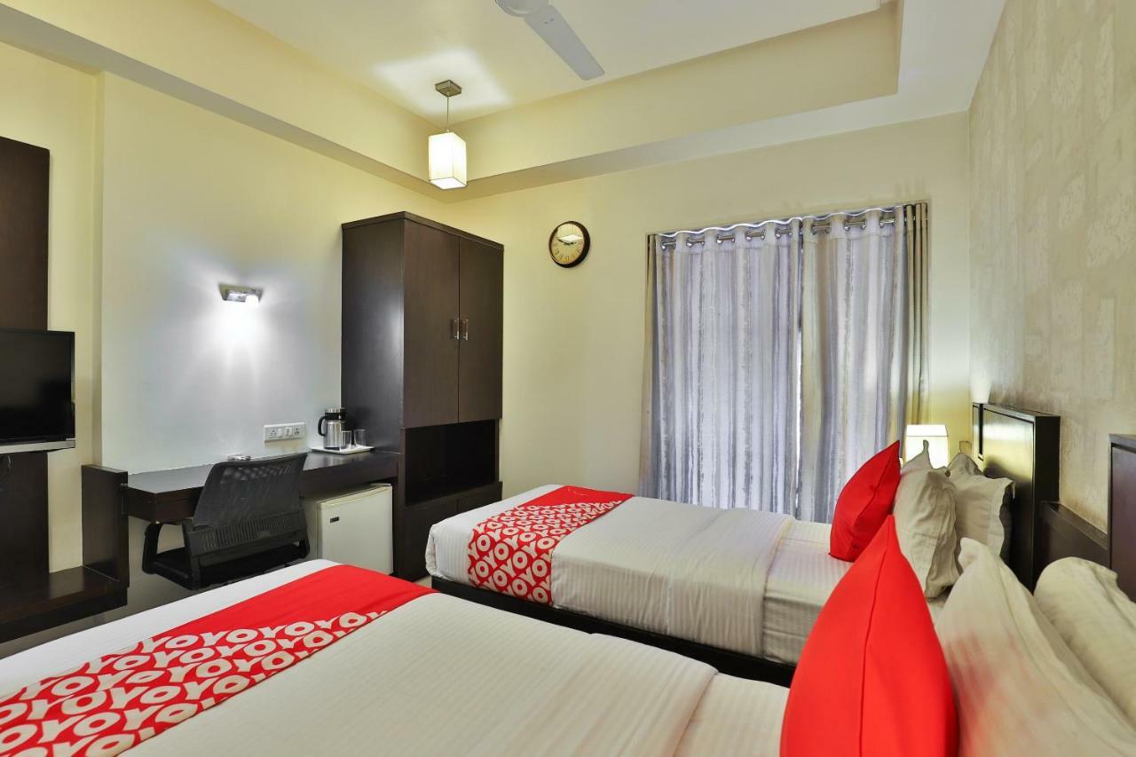Hotel Magnum Inn Junagadh Esterno foto