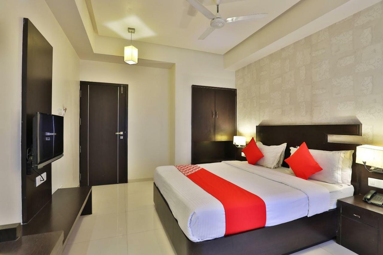 Hotel Magnum Inn Junagadh Esterno foto