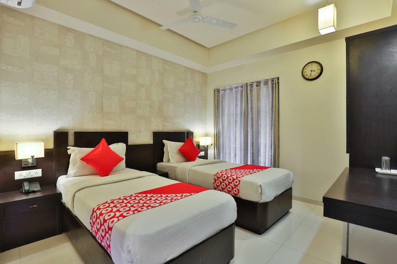 Hotel Magnum Inn Junagadh Esterno foto