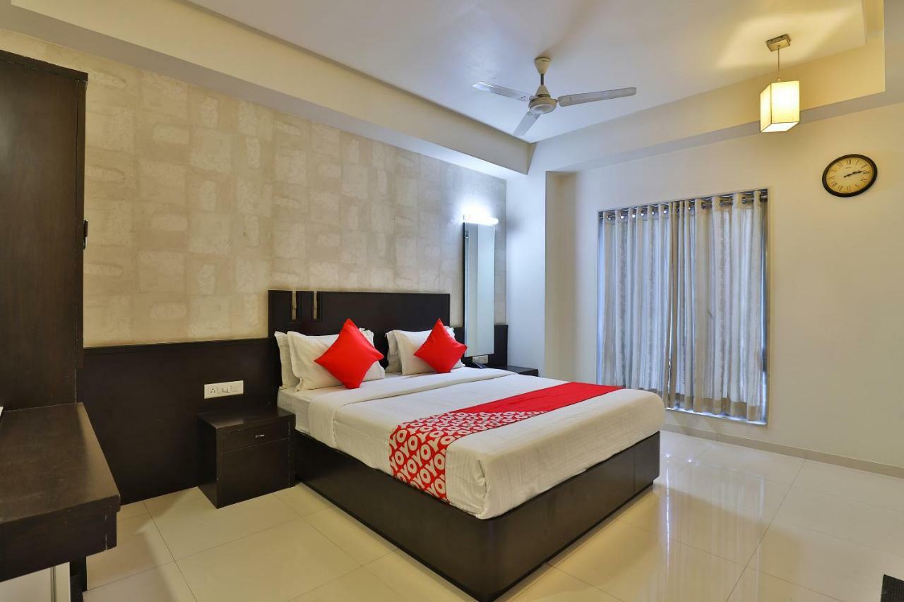 Hotel Magnum Inn Junagadh Esterno foto